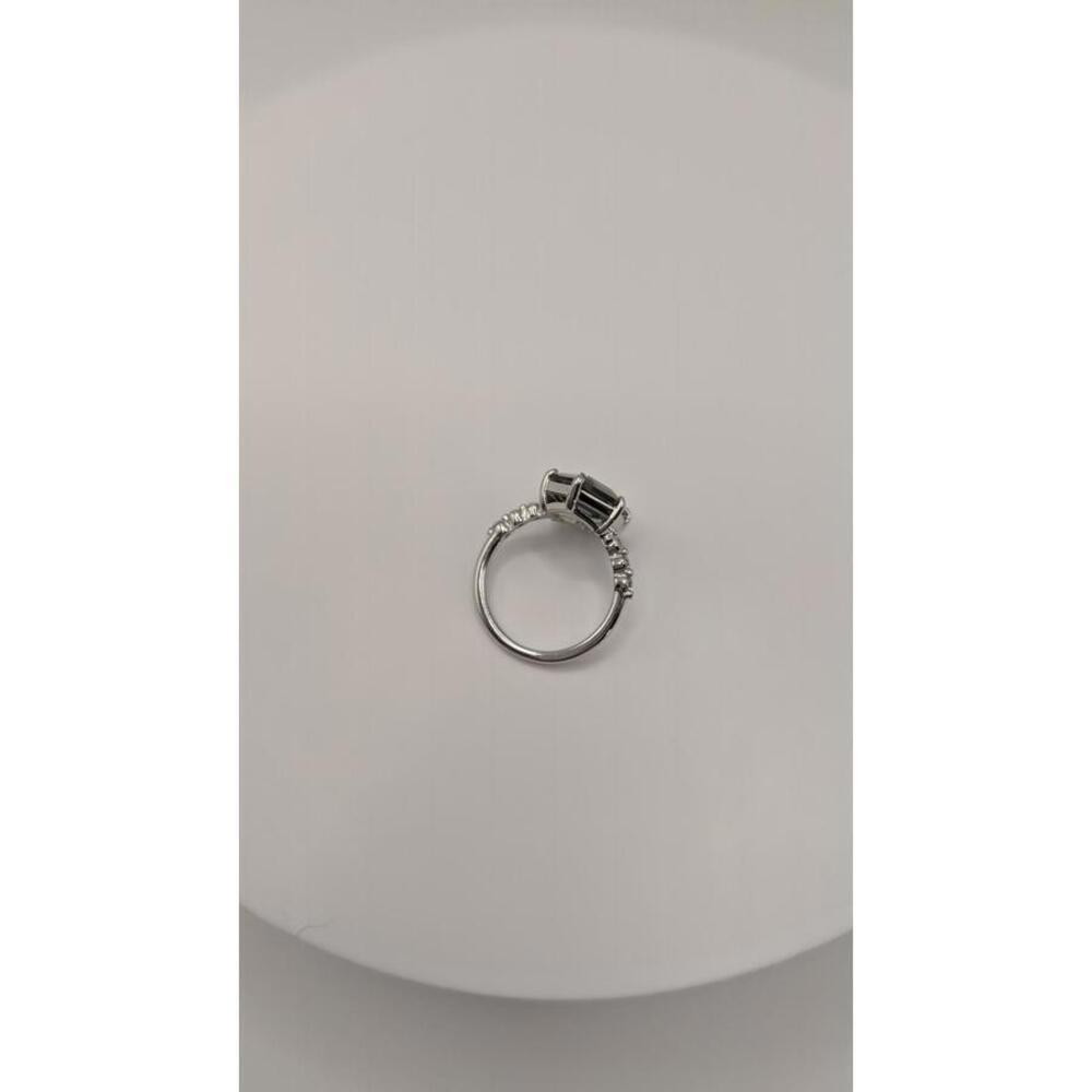 Elegant Hexagon Cut Silver Ring with Unique Stone Size 6 - Picture 4 of 9